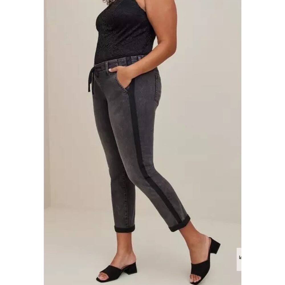 Torrid Pull-On Boyfriend Straight Super Soft Mid-Rise Black Jean size 3R